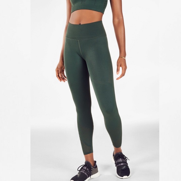 Fabletics High-Waisted SculptKnit® Capri - Picture 2 of 8